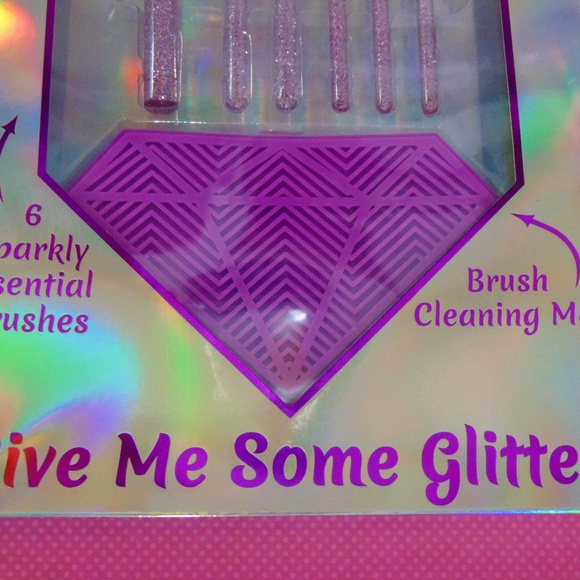 6 Sparkly Makeup Brushes w/ Cleaning Mat by Beauty - Picture 4 of 5